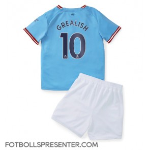 Manchester City Jack Grealish #10 Hemmatröja Barn 2022-23 Kortärmad (+ korta byxor)